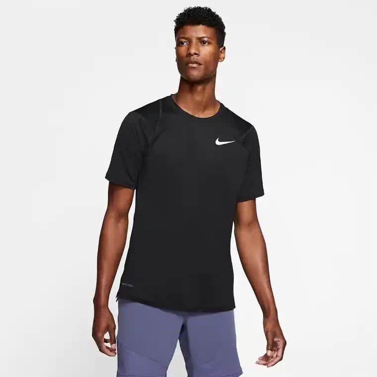 Nike Pro Tişörtleri: Spor ve Günlük Hayatta Konfor ve Şıklık Sunan Modern Seçenekler
