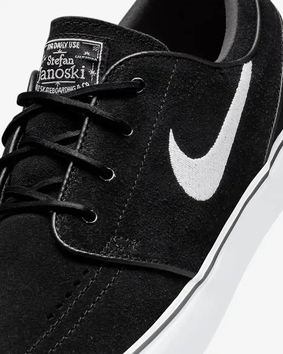 Nike SB Janoski: Sokak ve skate kültürünün ikonik ayakkabısı hakkında detaylar ve stil önerileri