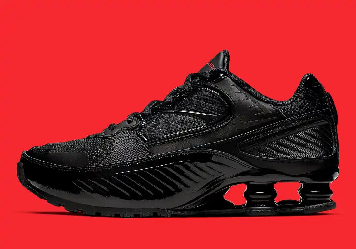 Nike Shox Enigma: Modern Tasarım ve Teknolojiyi Birleştiren Spor Ayakkabısı