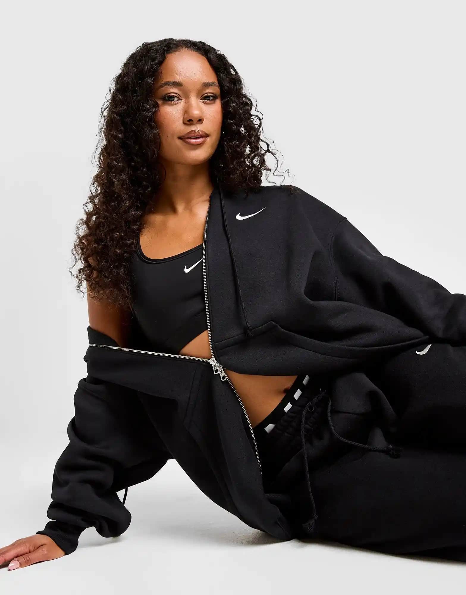 Nike Sweat Ürünleri: Spor ve Günlük Hayatta Konfor ve Şıklık Sunan Koleksiyon