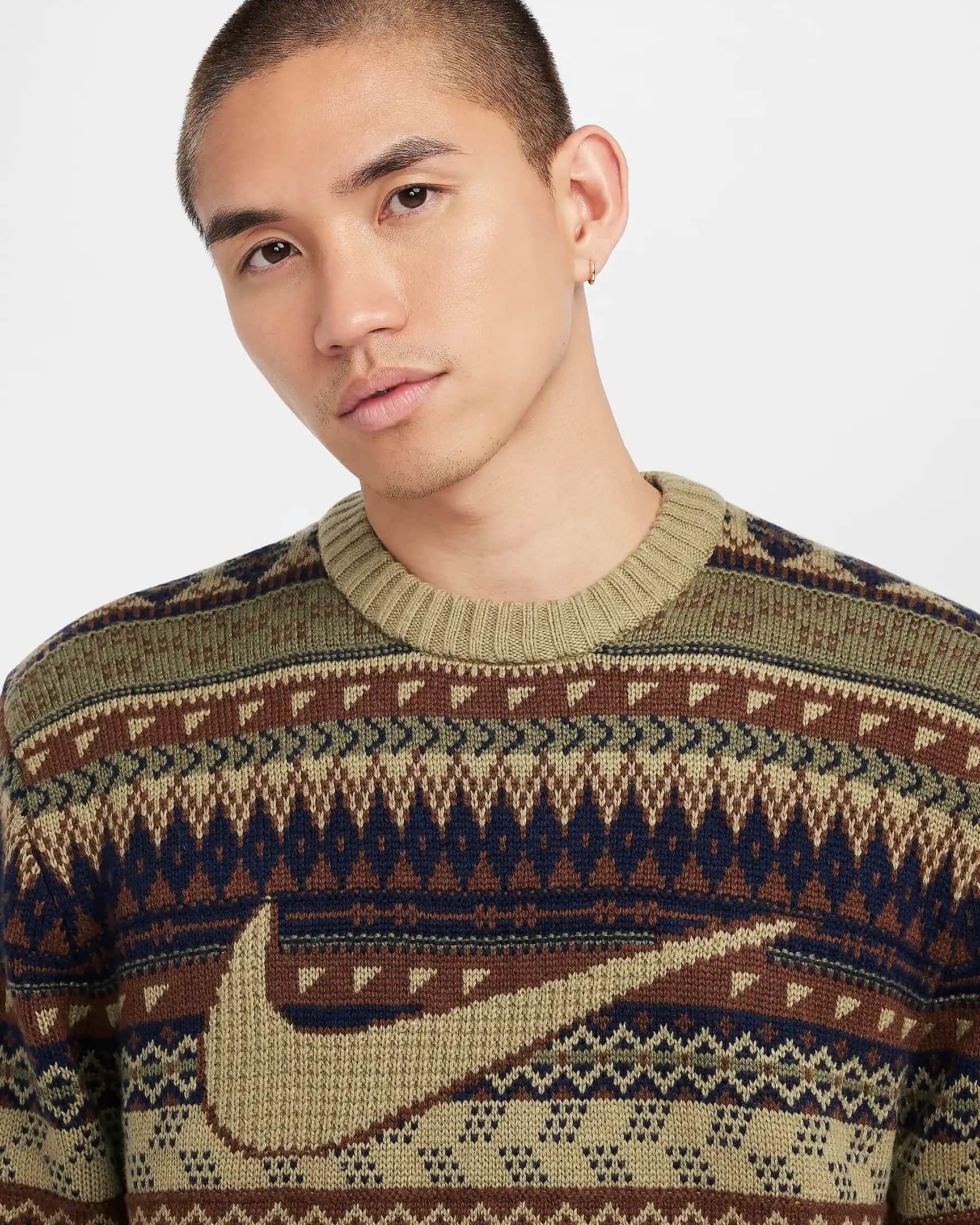 Nike Sweatshirt ile Günlük Şıklık ve Konforu Bir Arada Yakalayın