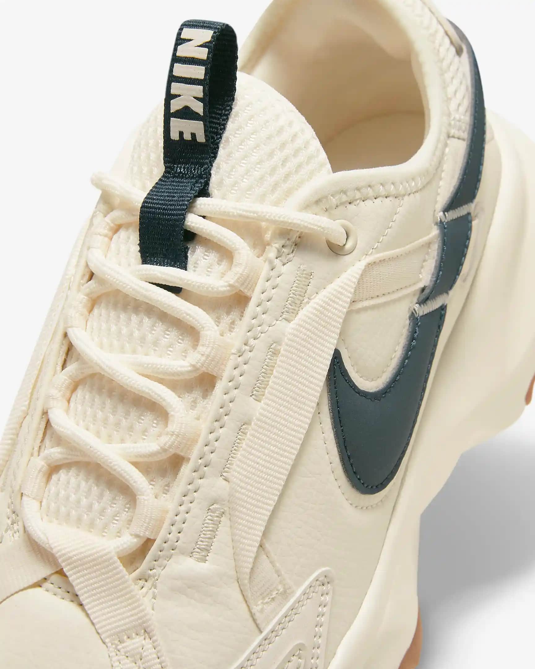 Nike TC 7900: Günümüz Modasında Öne Çıkan Modern ve Dayanıklı Ayakkabı Modeli