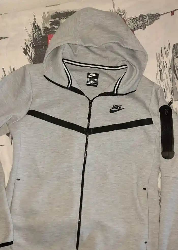 Nike Tech Fleece Hırka: Günlük Şıklık ve Konforu Bir Arada Sunan Modern Spor Giyim Parçası