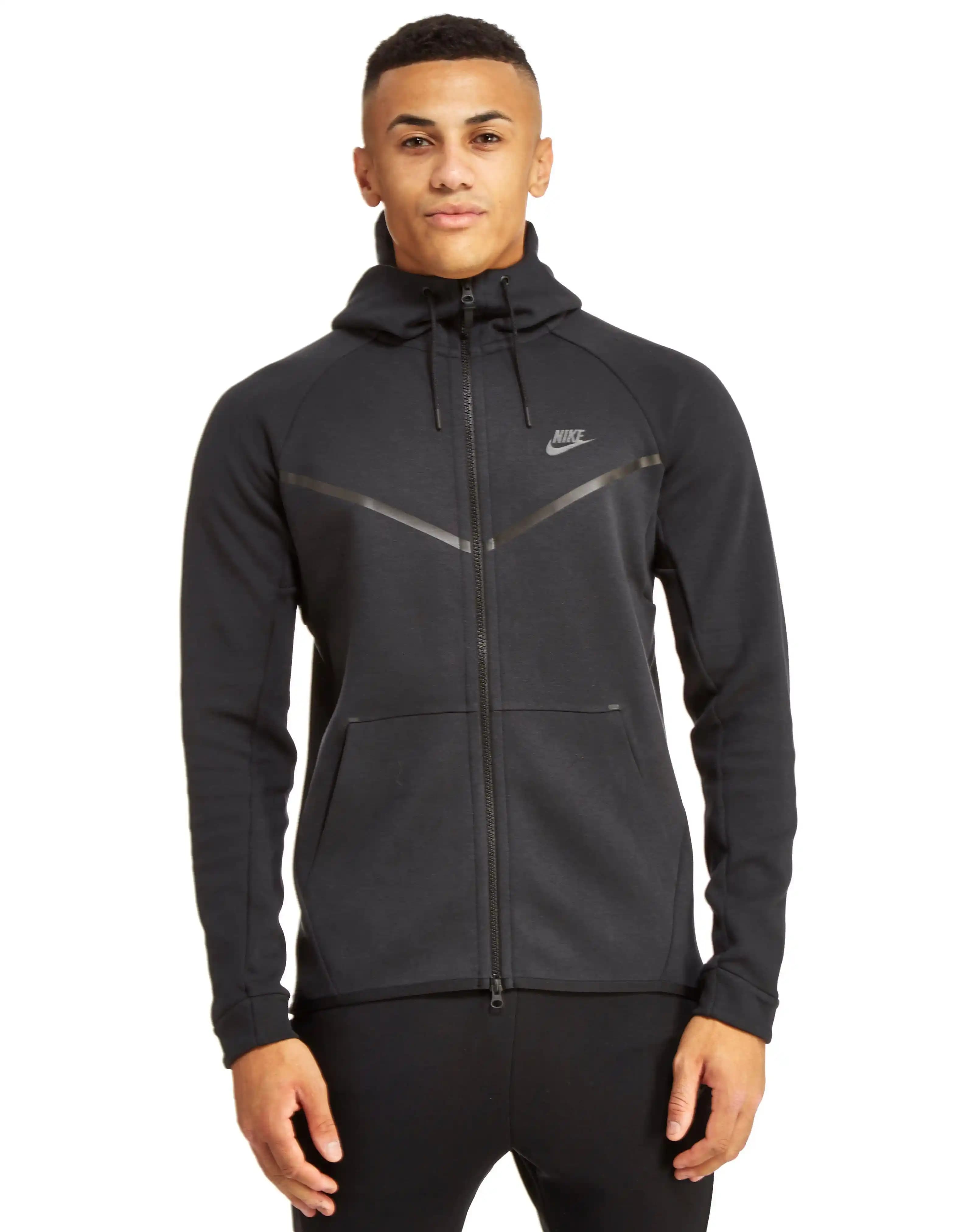 Nike Tech Fleece Hoodie: Modern Şıklık ve Konfor Sunan Yenilikçi Spor Giyim Parçası