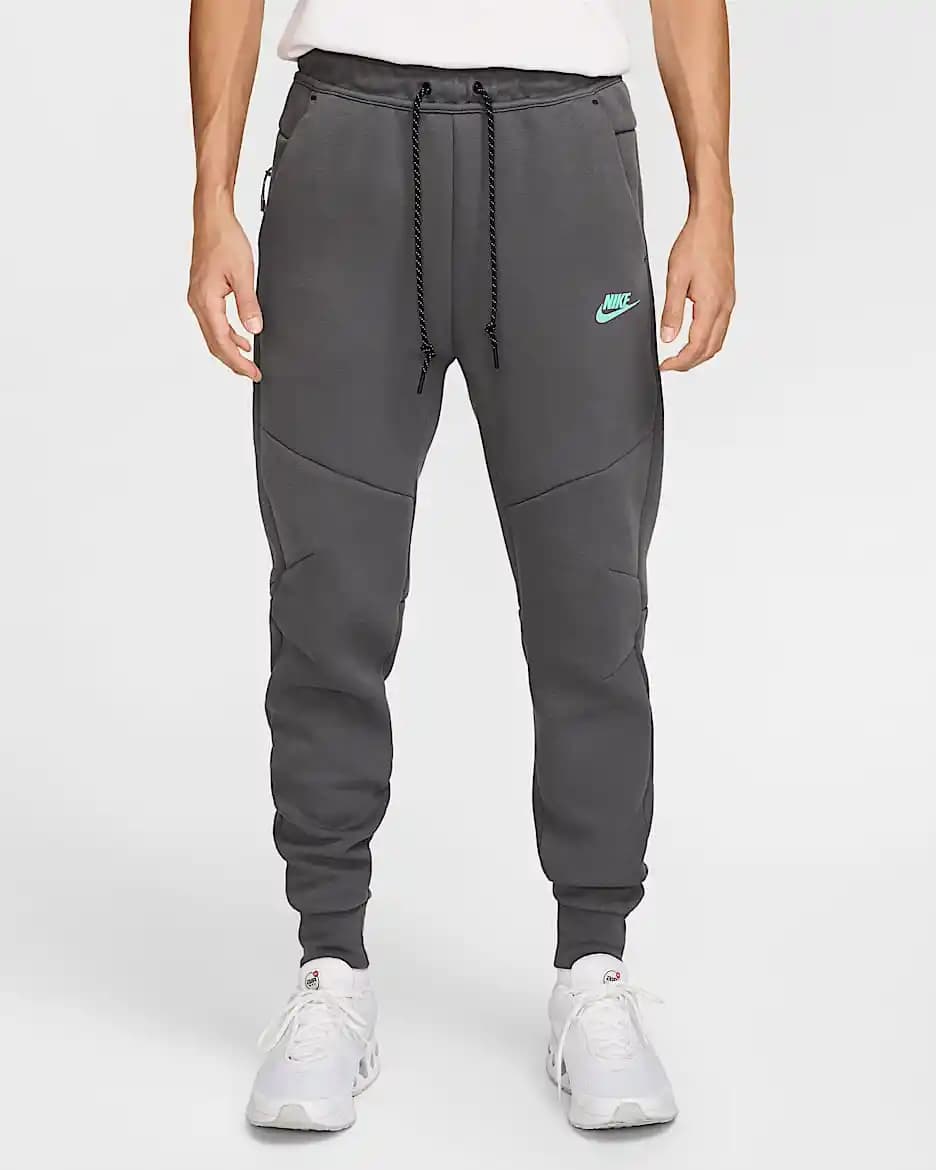 Nike Tech Fleece Joggers: Konfor ve Şıklığın Modern Spor Giyim Trendleri