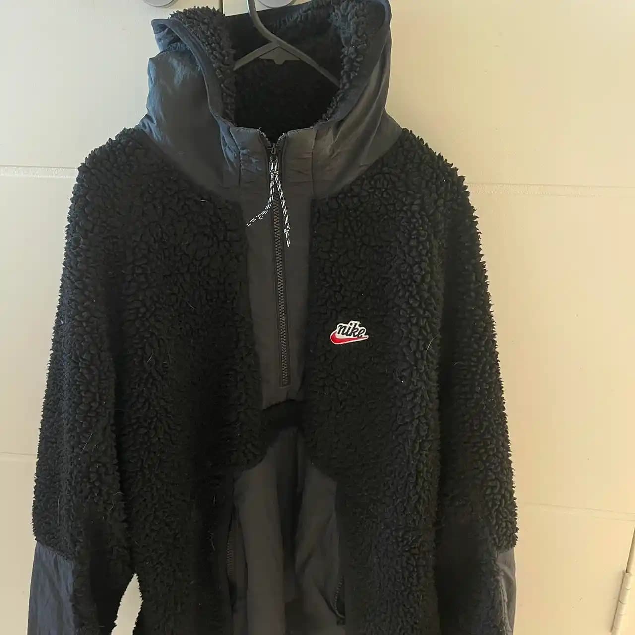 Nike Teddy Mont Spor ve Günlük Şıklık Sunan Modern Ayakkabı Modeli