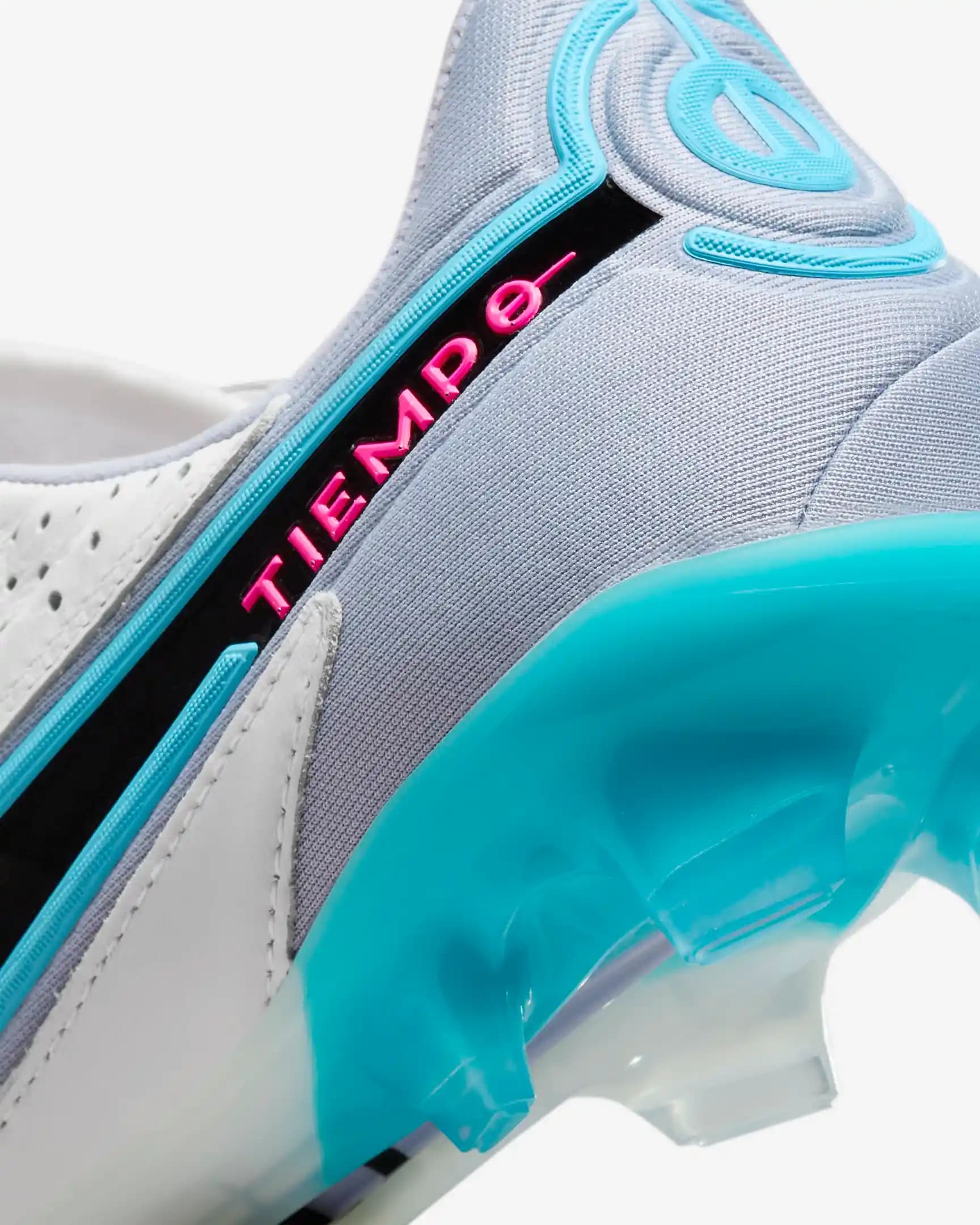 Nike Tiempo 9: Modern Tasarımı ve Teknolojisiyle Futbol Severlerin Favorisi