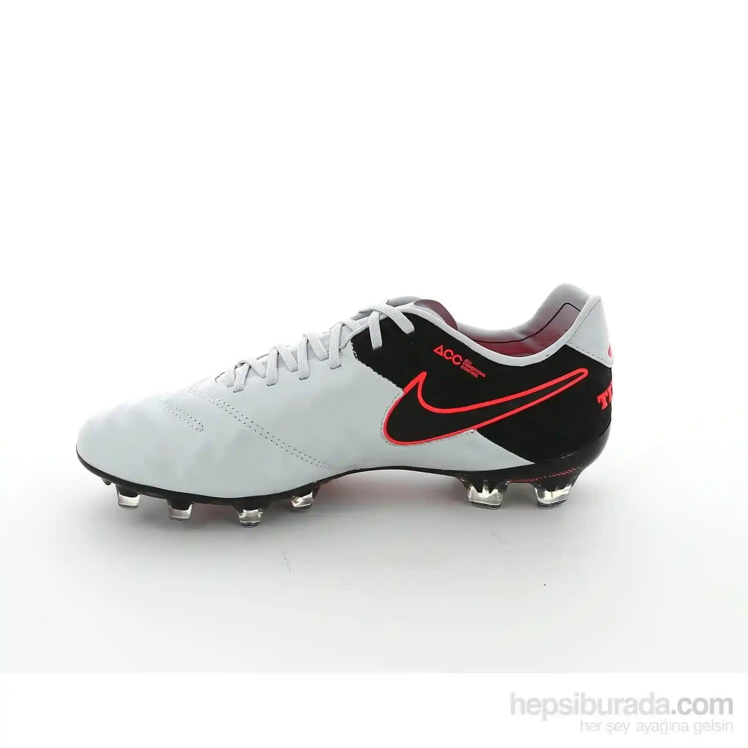 Nike Tiempo Kramponlar: Performans ve Dayanıklılığıyla Futbol Sahalarının Vazgeçilmezi