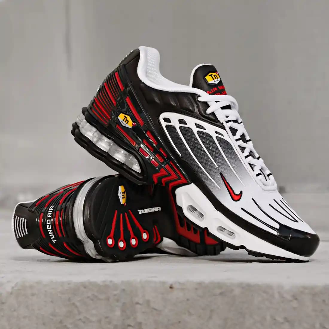 Nike TN 3: Spor ve Sokak Modasında İkonik Tasarım ve Performans Özellikleri