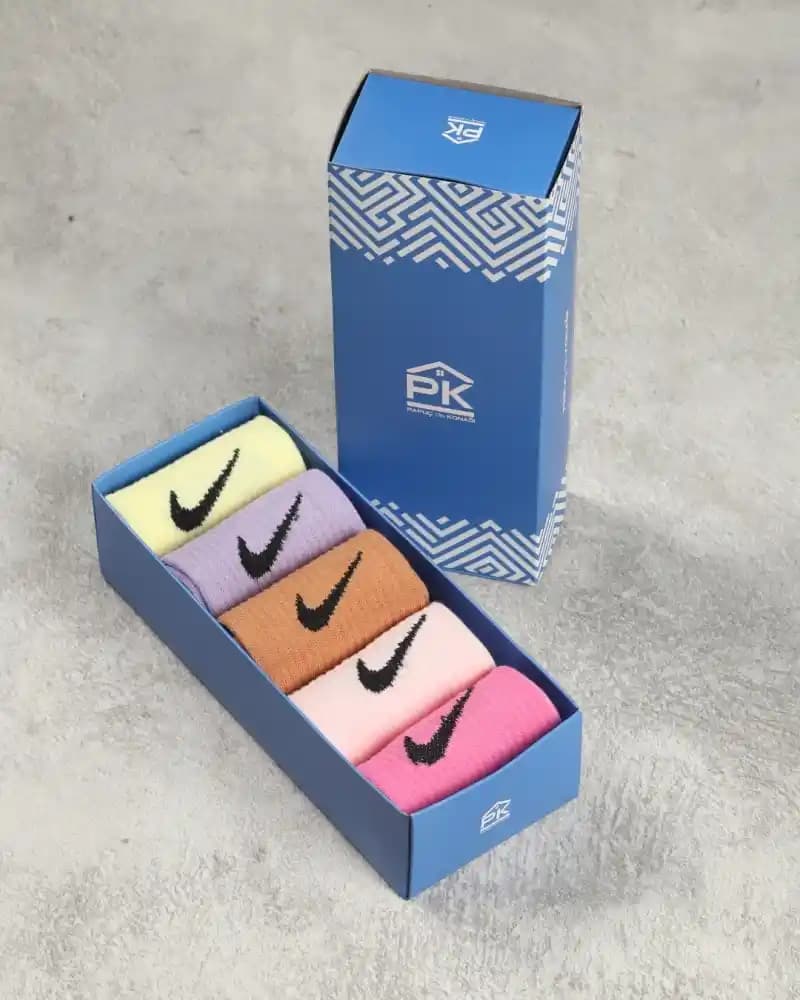 Nike Uzun Çoraplar: Şıklık ve Konforu Bir Arada Sunan Moda ve Spor Aksesuarları