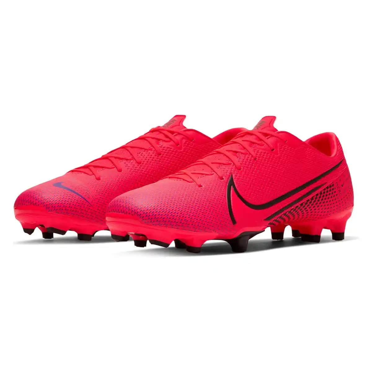 Nike Vapor 13 Academy: Performans ve Konfor Sunan Modern Spor Ayakkabısı