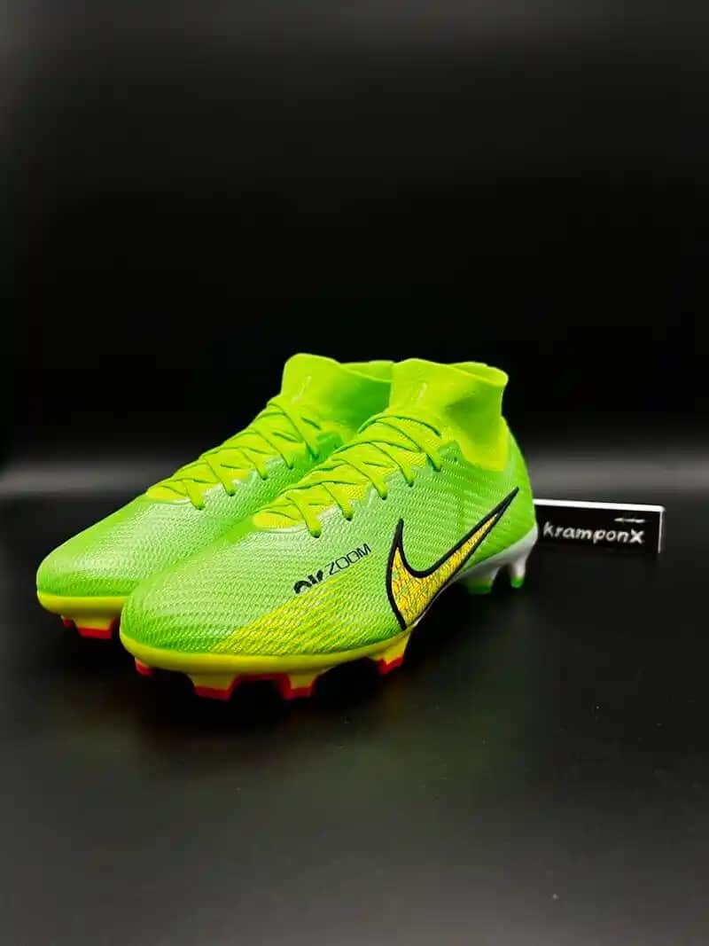 Nike Yeşil Kramponlar: Sahada Fark Yaratacak Performans ve Şıklık Rehberi