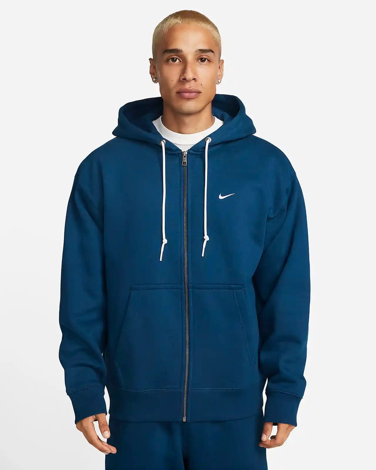 Nike Zip Ürünleriyle Spor ve Günlük Hayatta Şıklık ve Fonksiyonellik Bir Arada