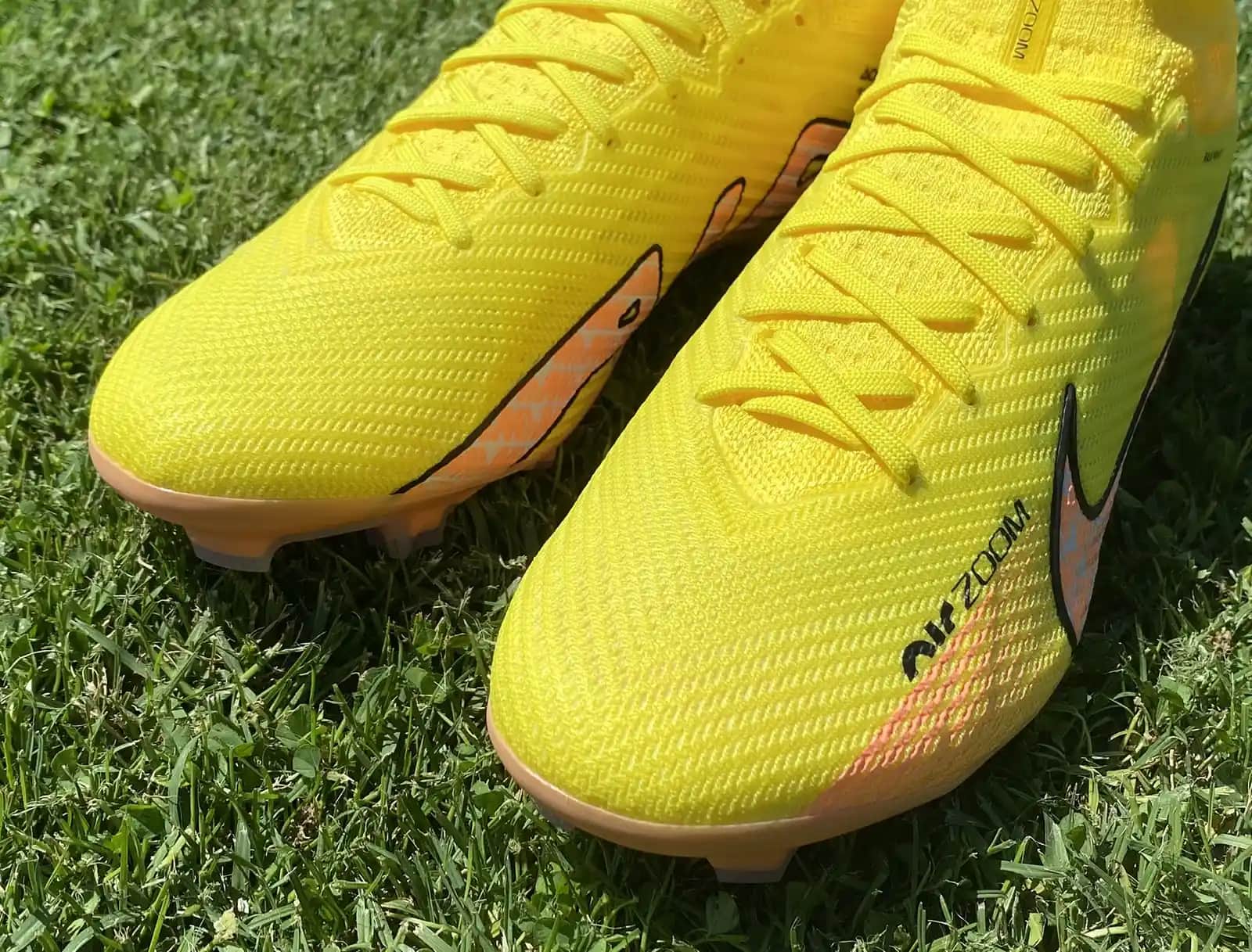 Nike Zoom Mercurial Superfly 9: Hız ve Kontrol Odaklı Futbol Ayakkabısı İncelemesi