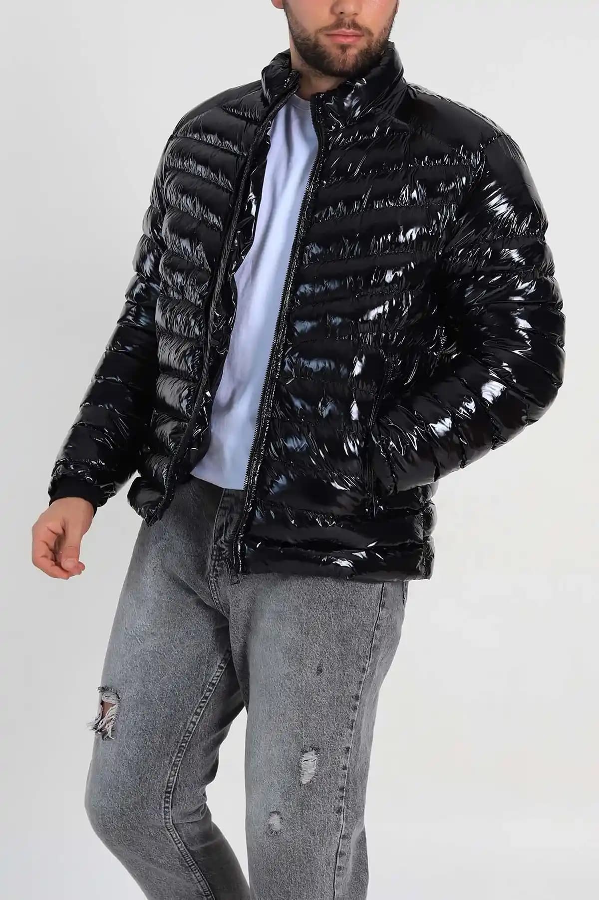 Parlak Sisme Mont Detaylı Ayakkabılar: Şıklık ve Konforun Modern Buluşması