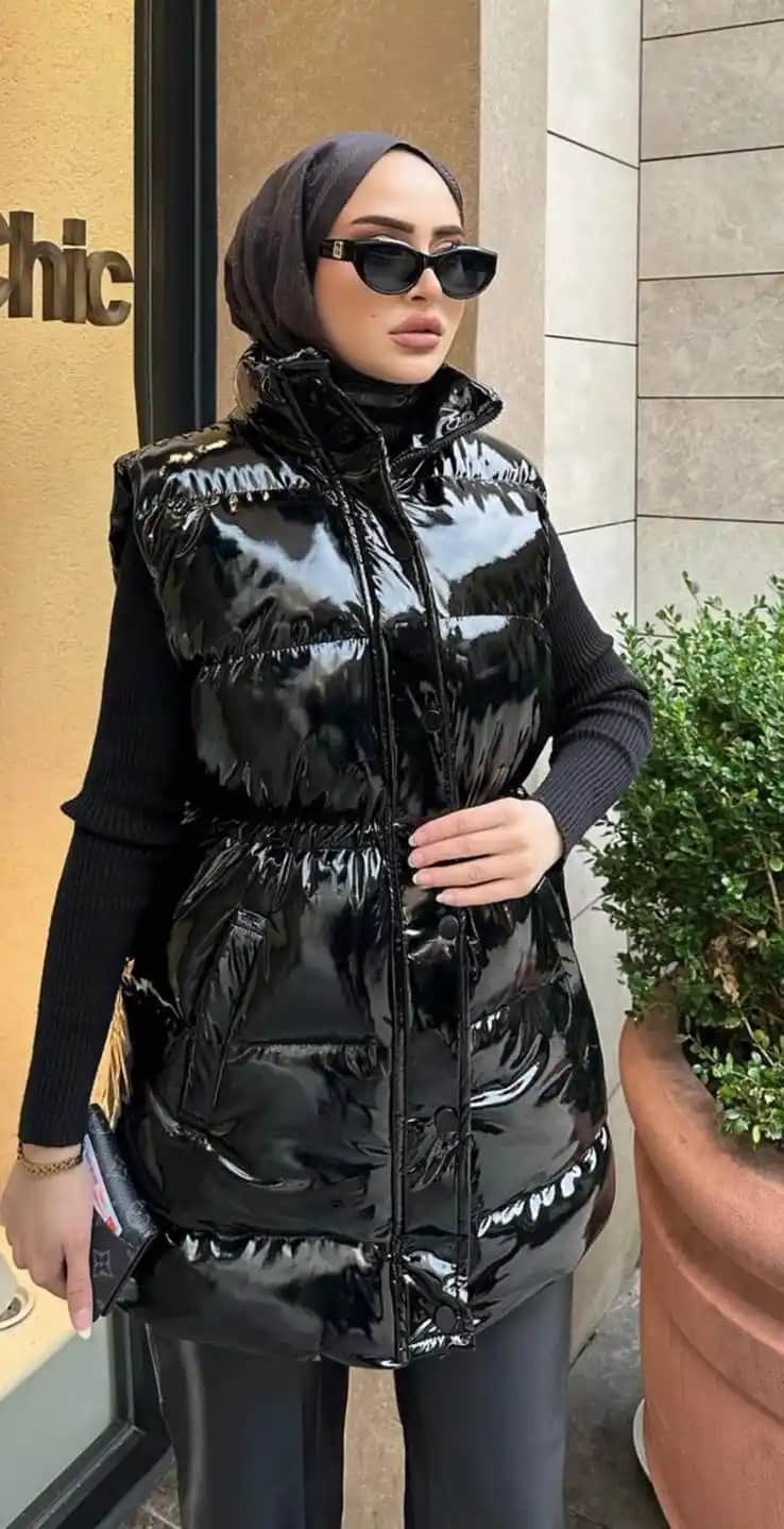 Parlak Şişme Yelek ile Modern ve Şık Kış Kombinasyonları Rehberi