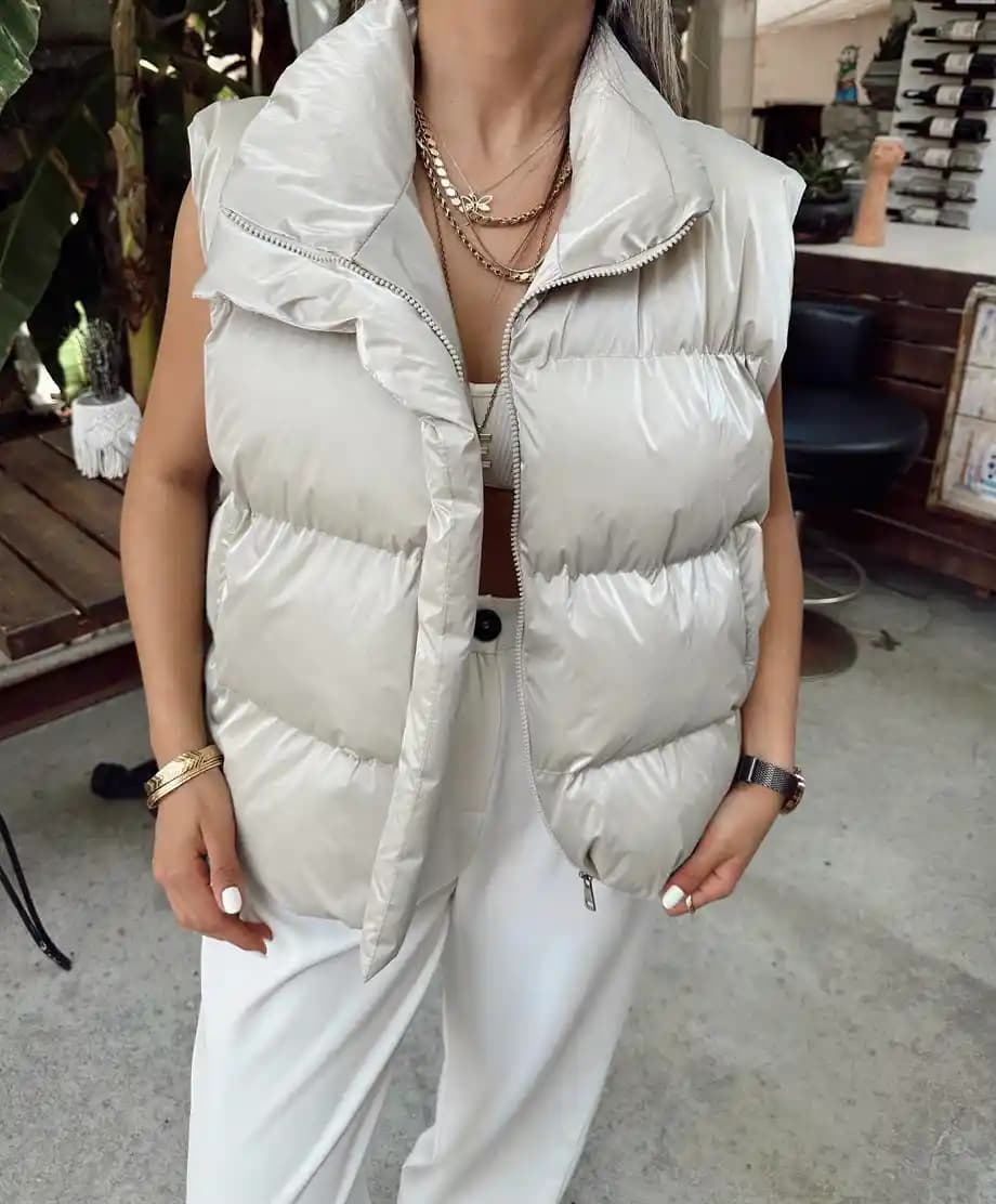 Parlak Yelek Modası: Stil ve Fonksiyonellik İçin Güncel Trendler ve Kombinasyon İpuçları