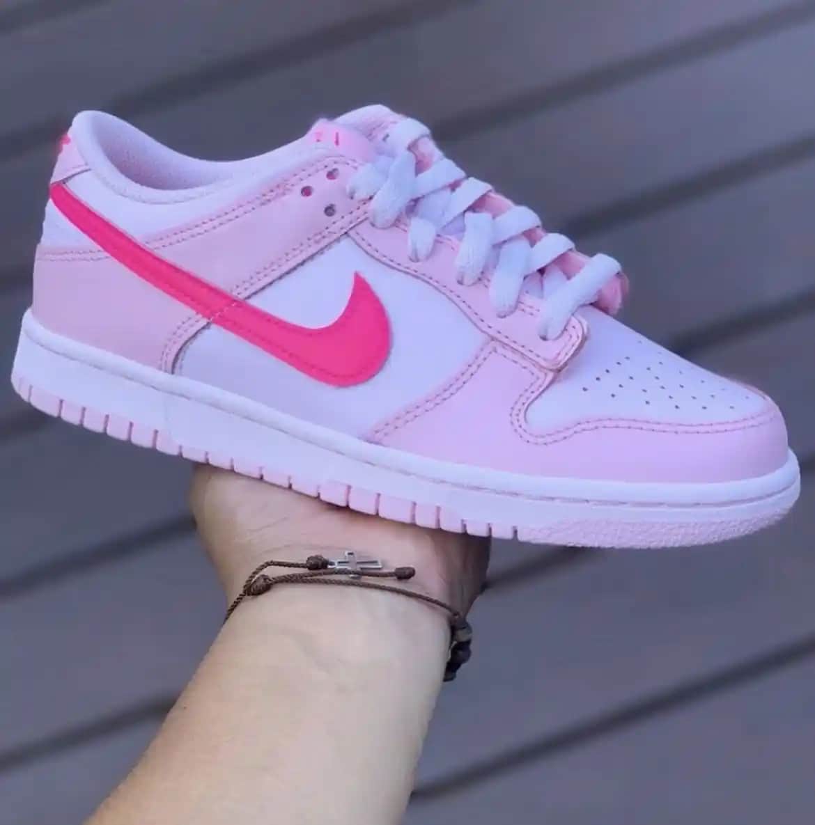 Pembe Nike Ayakkabılar: Moda ve Konforun Buluştuğu Güncel Trendler ve Kombinasyon İpuçları