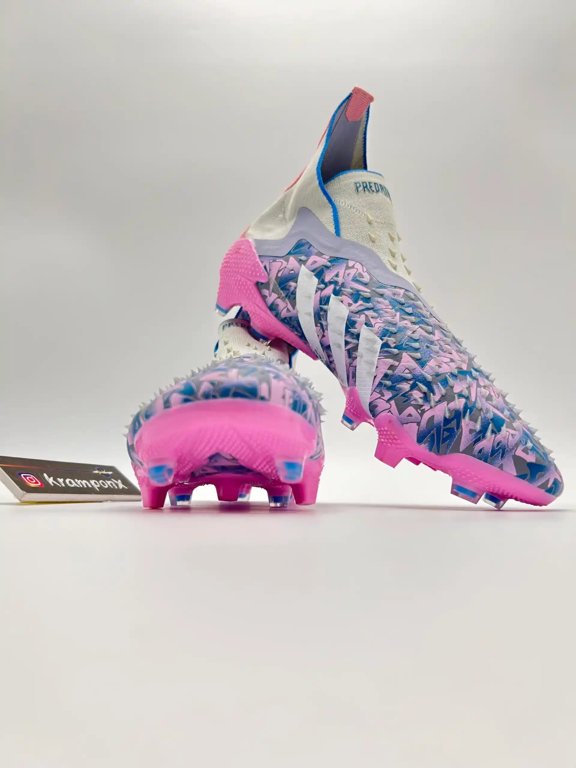 Pembe Predator Ayakkabılarla Feminenlik ve Gücü Bir Arada Yansıtma Rehberi