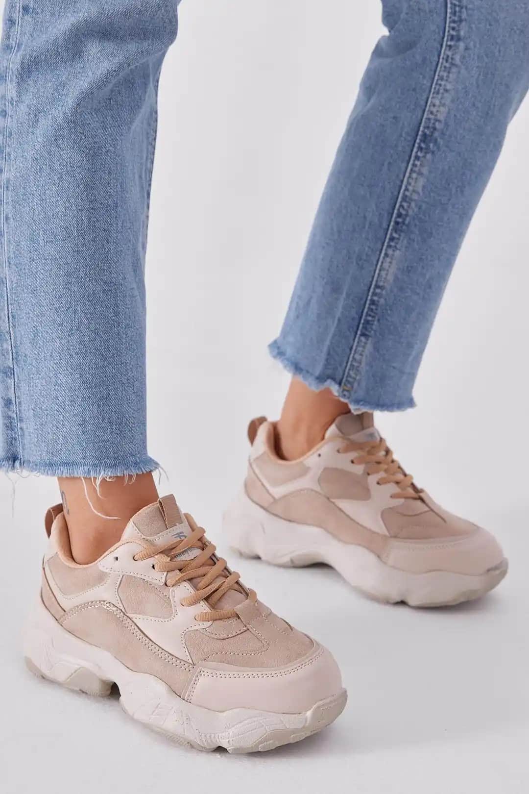 Poli Taban Ayakkabılar: Konfor ve Estetiğin Modern Buluşması