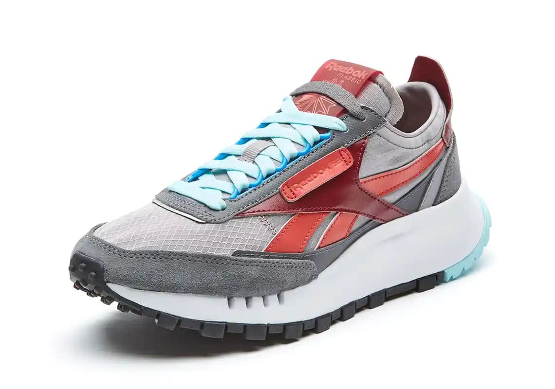 Reebok Classic Leather Legacy: Zamansız Tasarım ve Konfor Sunan Spor Ayakkabı Modeli