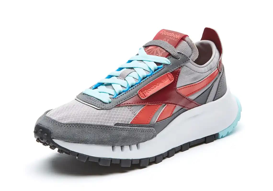 Reebok Classic Leather Legacy: Zamansız Tasarım ve Konfor Sunan Spor Ayakkabı Modeli