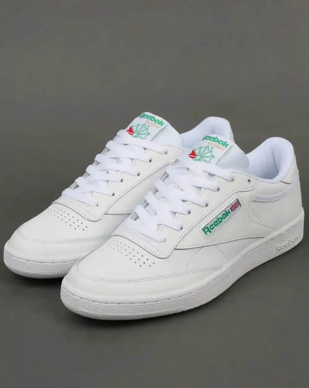 Reebok Club C 85 Spor ve Casual Giyim İçin Zamansız Şıklık ve Konfor Sunar
