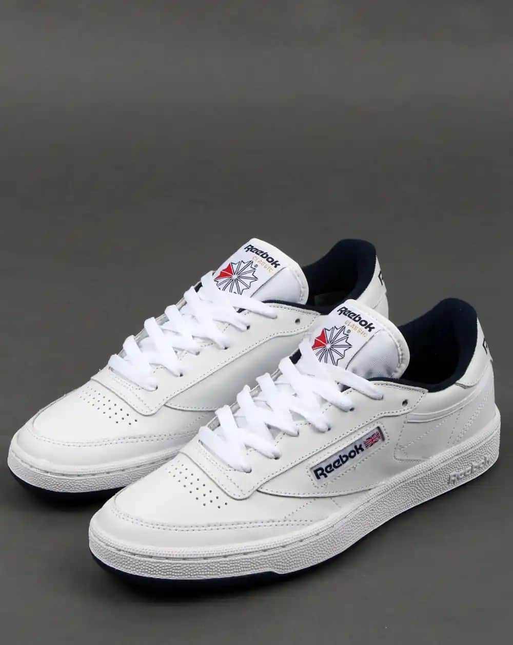 Reebok Club C 85: Zamanın Ötesinde Şıklık ve Konfor Sunan Vintage Spor Ayakkabı
