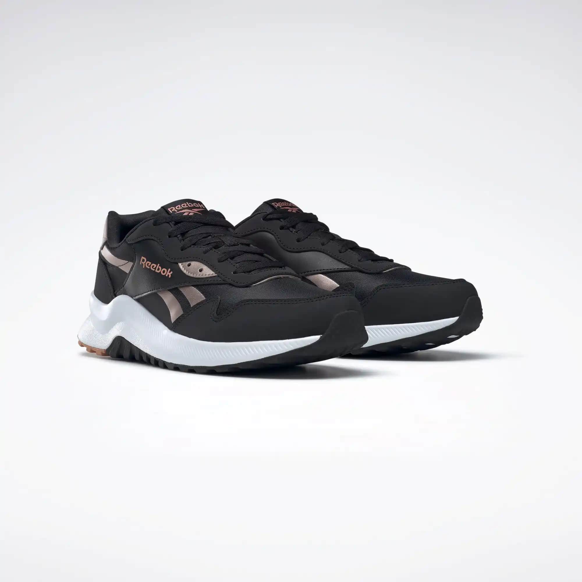 Reebok Heritance Serisi: Günlük Şıklık ve Konfor Sunan Erkek Ayakkabıları