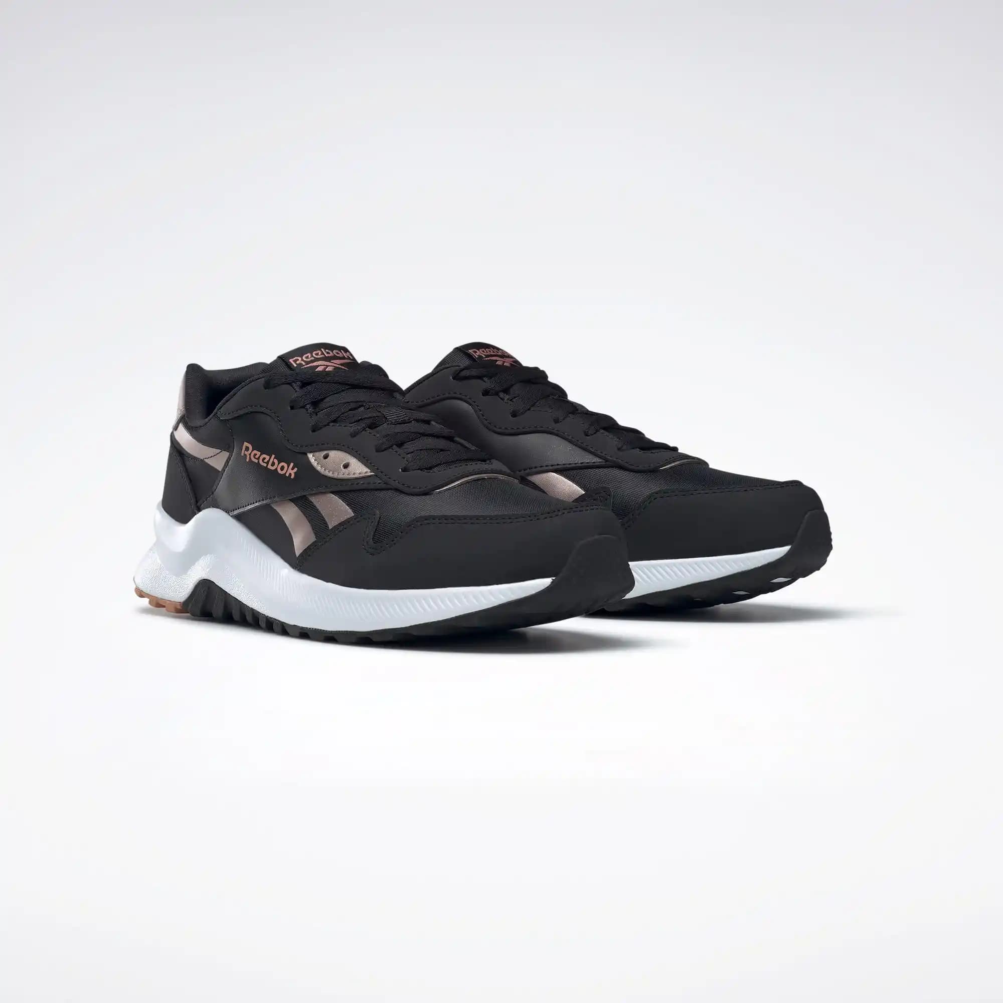 Reebok Heritance Serisi: Günlük Şıklık ve Konfor Sunan Erkek Ayakkabıları