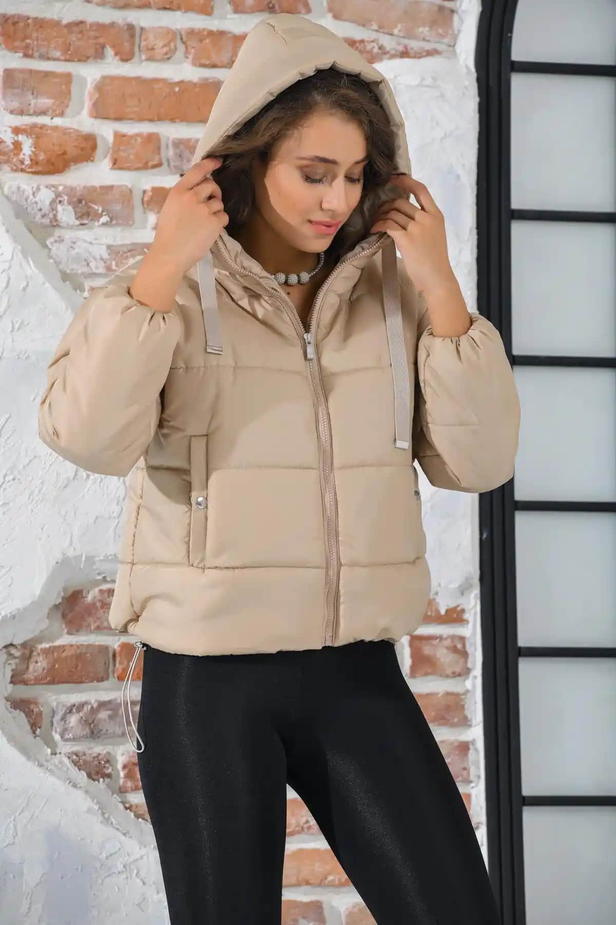 Şişme Kısa Montlar: Modern ve İşlevsel Kış Trendleri Hakkında Detaylı Rehber