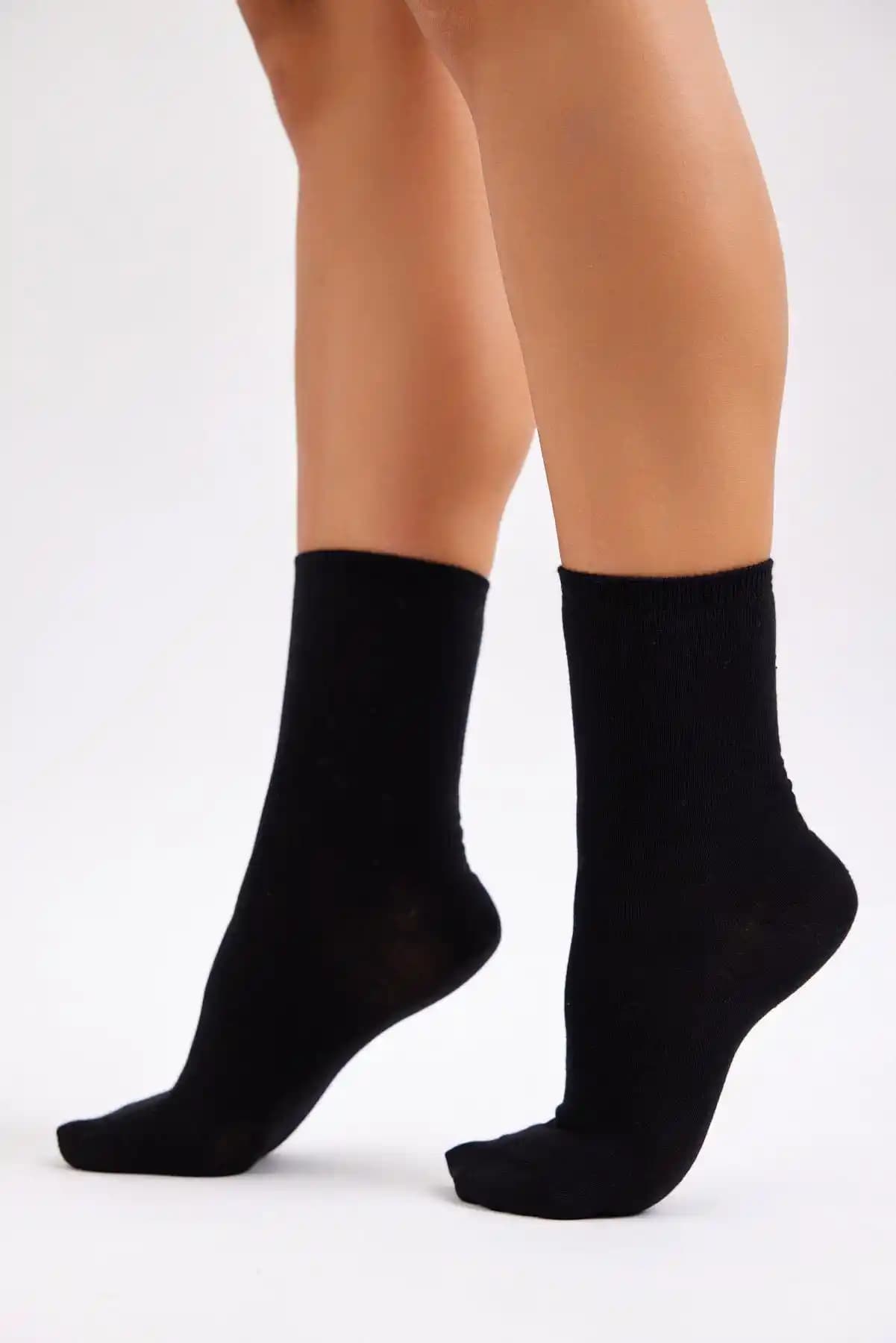 Siyah Çorapların Moda ve Fonksiyonellikteki Yeri Günlük ve Özel Kullanımlar İçin