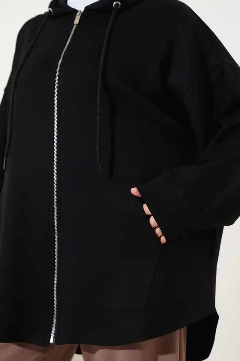 Siyah Fermuarlı Hırka: Çok Yönlü, Şık ve Konforlu Modellerle Günlük ve Özel Kullanım