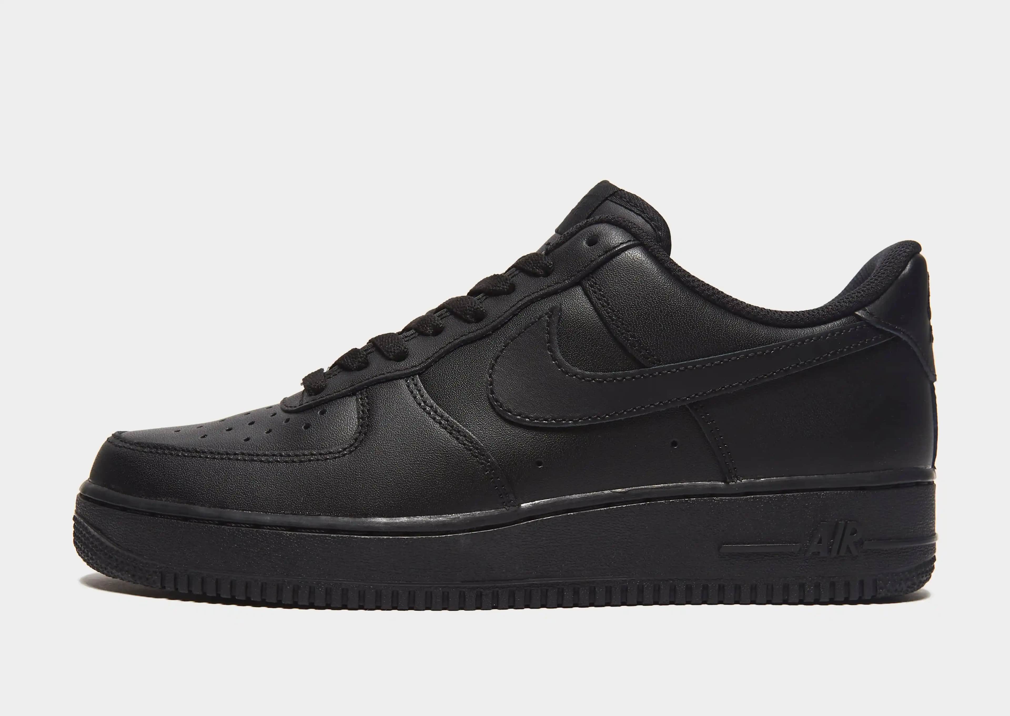 Siyah Nike Air Force 1 ile Stil ve Fonksiyonelliğin Uyumunu Yakalayın