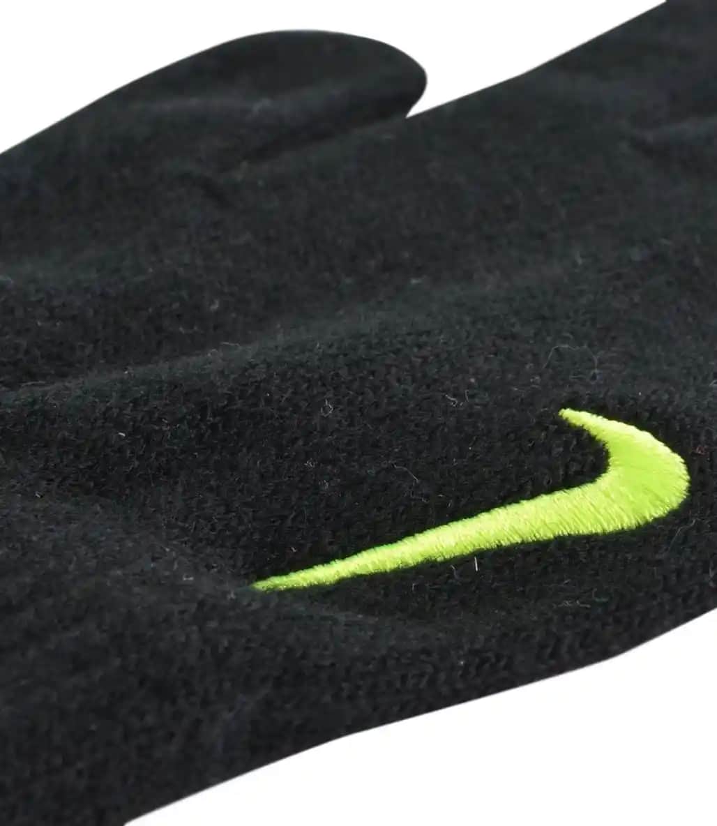 Siyah Nike Eldivenleri ile Spor ve Şıklığı Bir Arada Yakalayın