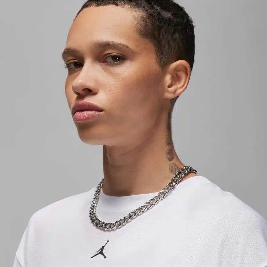 Spor Tişörtleri ve Spor Giyiminde Konfor ile Şıklığın Bir Arada Sunumu