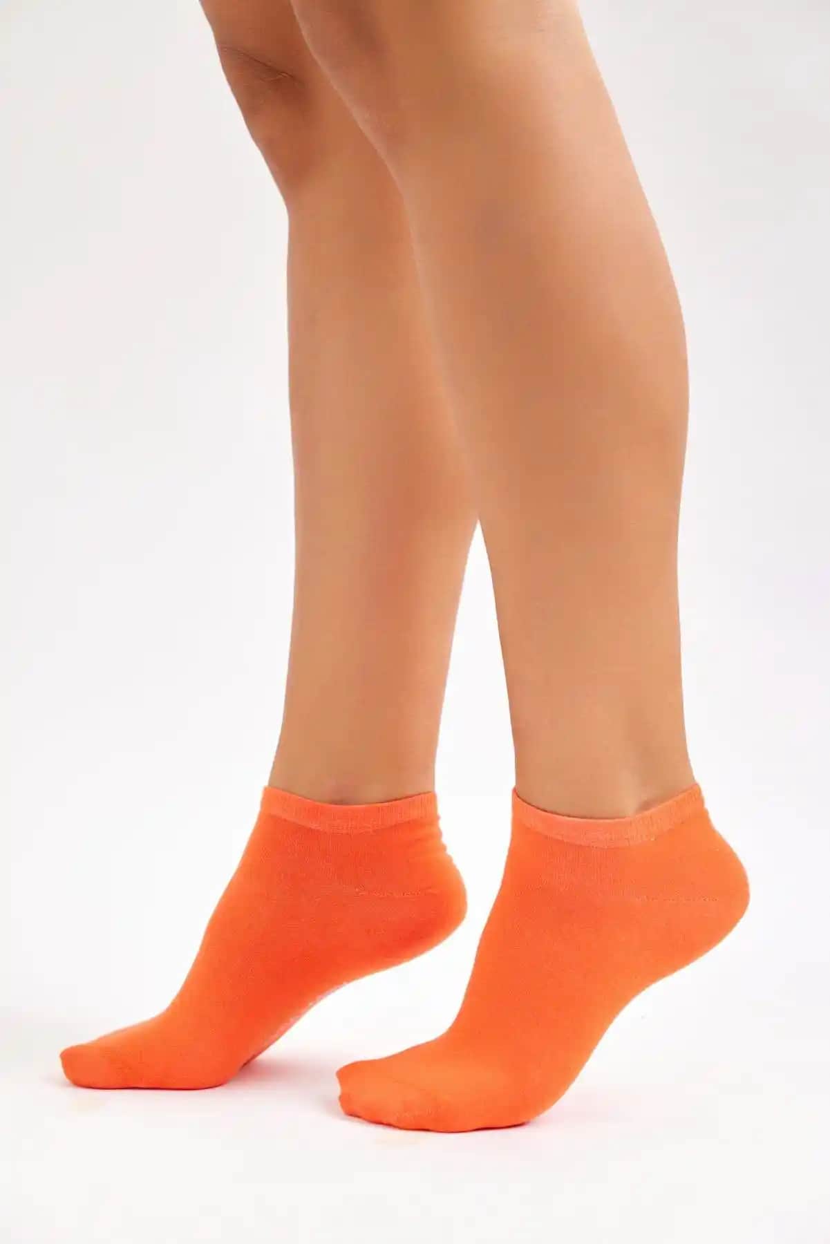 Turuncu Çorap ile Stilinizde Canlılık ve Enerji Katmanın Yolları