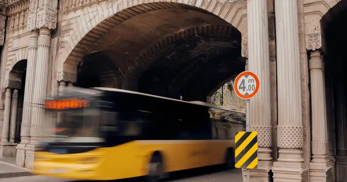 Turuncu Jordan Ayakkabıları ile Modern Şıklık ve Konforun Öne Çıkması