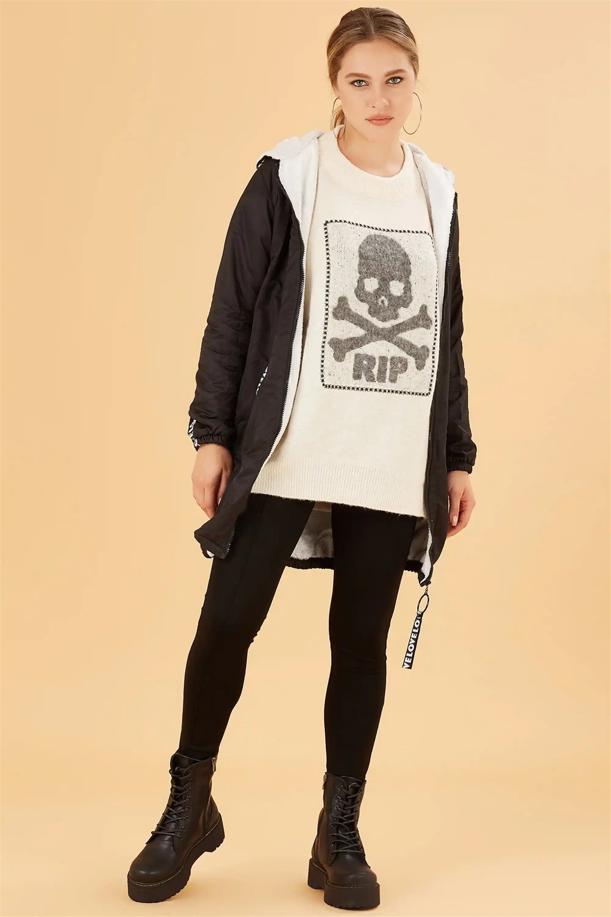 Tüylü Kapşonlu Montlar: Kış Aylarında Şıklık ve Konforun En İyi Seçenekleri