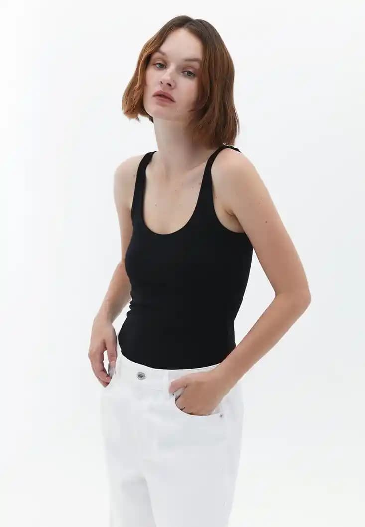 U Yaka Atletler: Günlük Şıklık ve Rahatlık Sunan Modern Tasarımlar