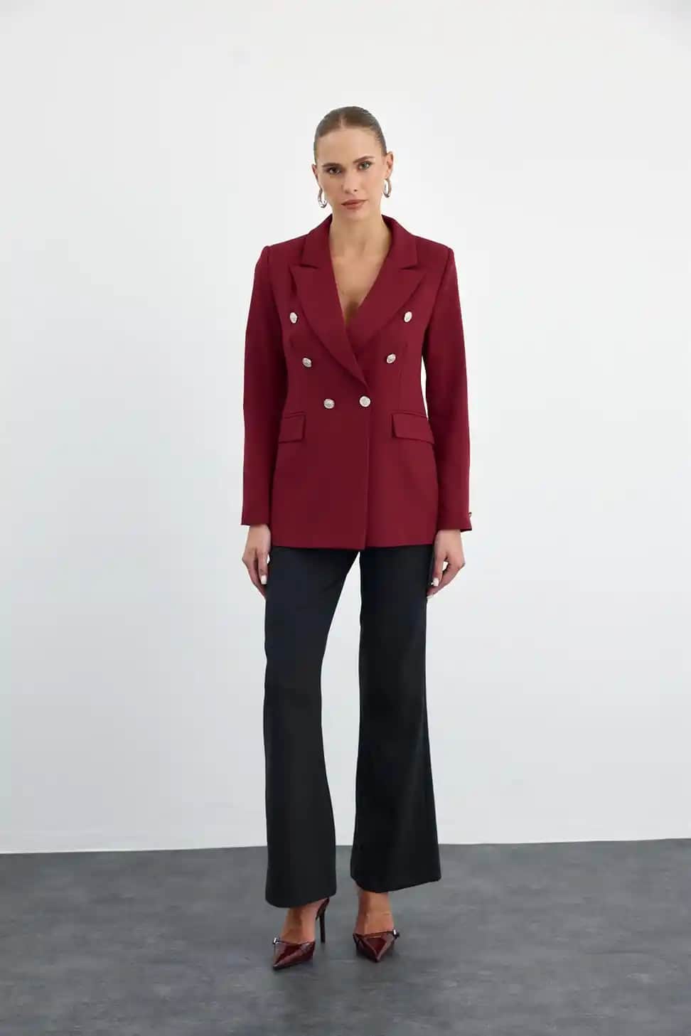 Uygun Fiyatlı Blazer Ceketler: Stil ve Ekonomiyi Bir Arada Yakalayın