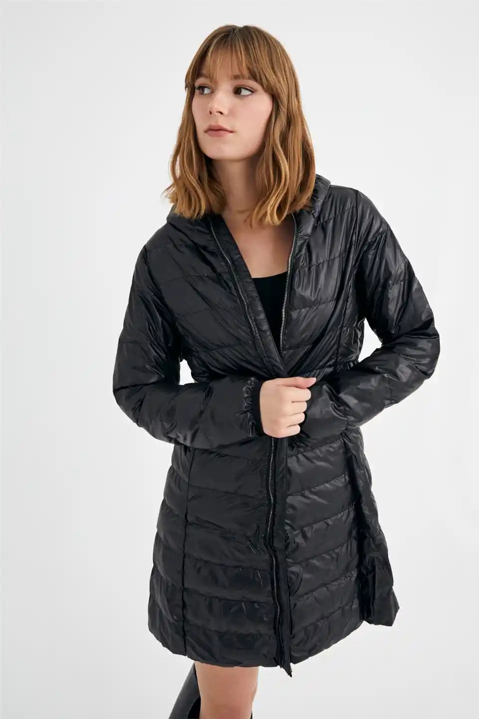 Uzun Kaz Tüyü Montlar: Kışın Sıcak ve Şık Kalmanın En İyi Yolları