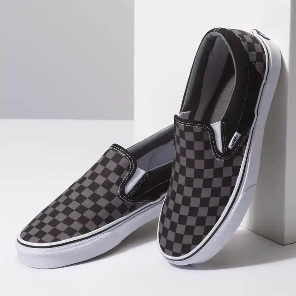 Vans Classic Slip-On Ayakkabısı: Şıklık ve Konforun Buluştuğu İkonik Tasarım