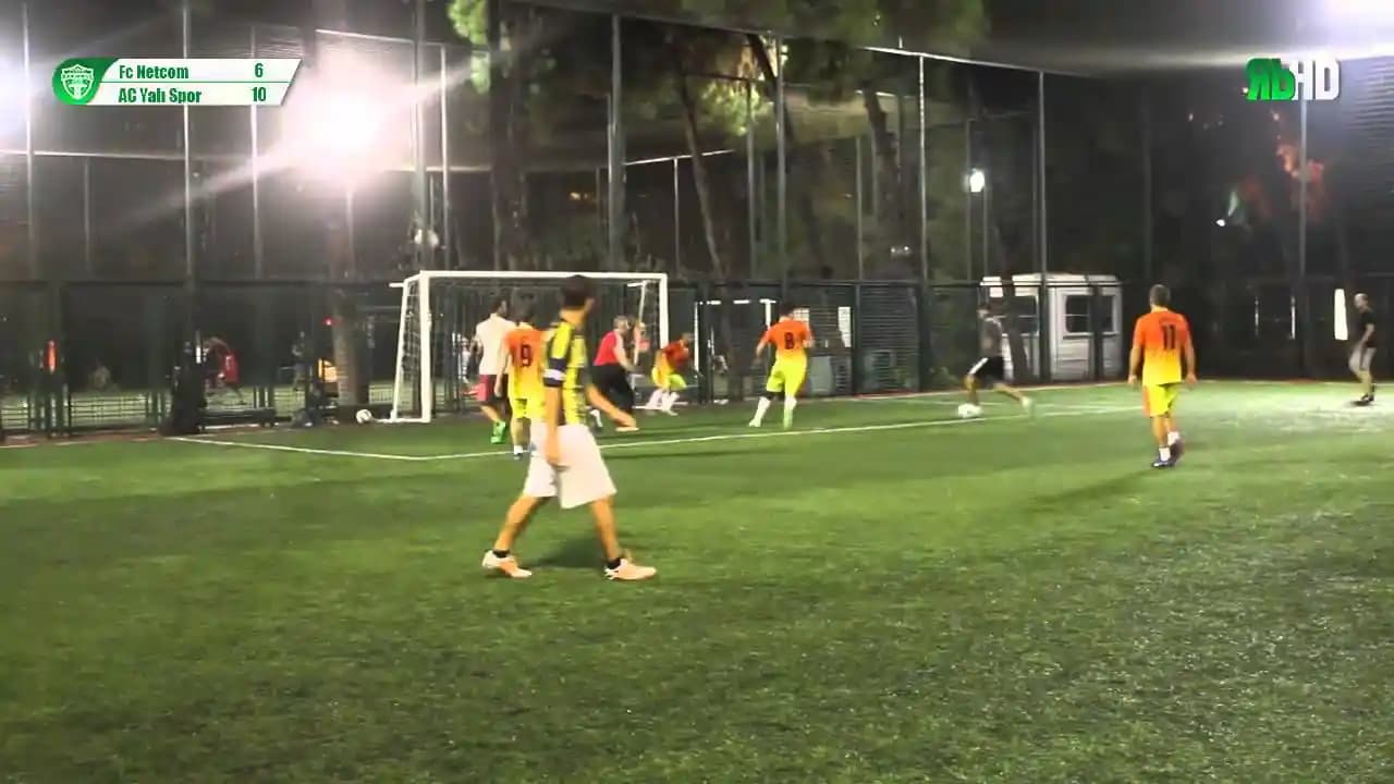 Yalı Spor İzmir: Geniş Ürün Yelpazesi ve Kaliteli Spor Ayakkabılarıyla Tanınan Mağaza