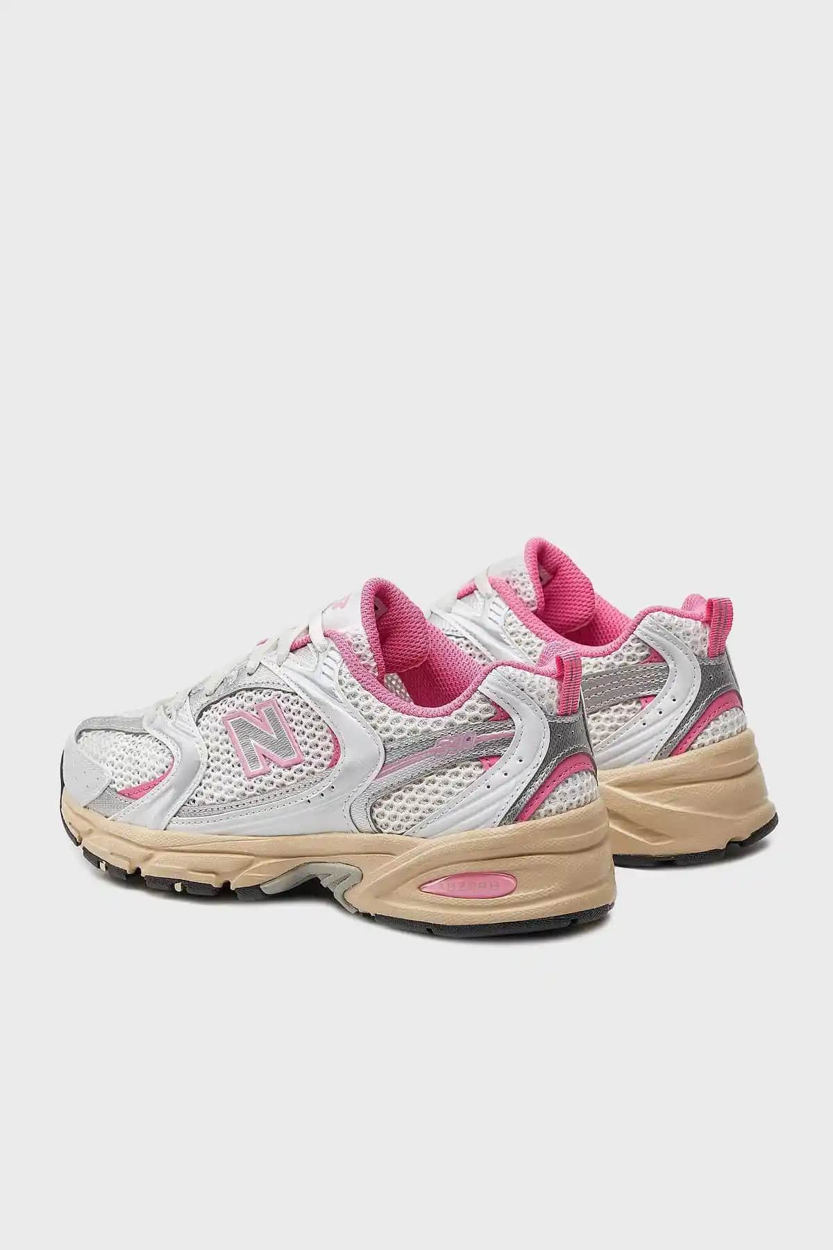 Yeni Nesil Kadın Spor Ayakkabısı: New Balance 530 ile Şıklık ve Konfor Bir Arada