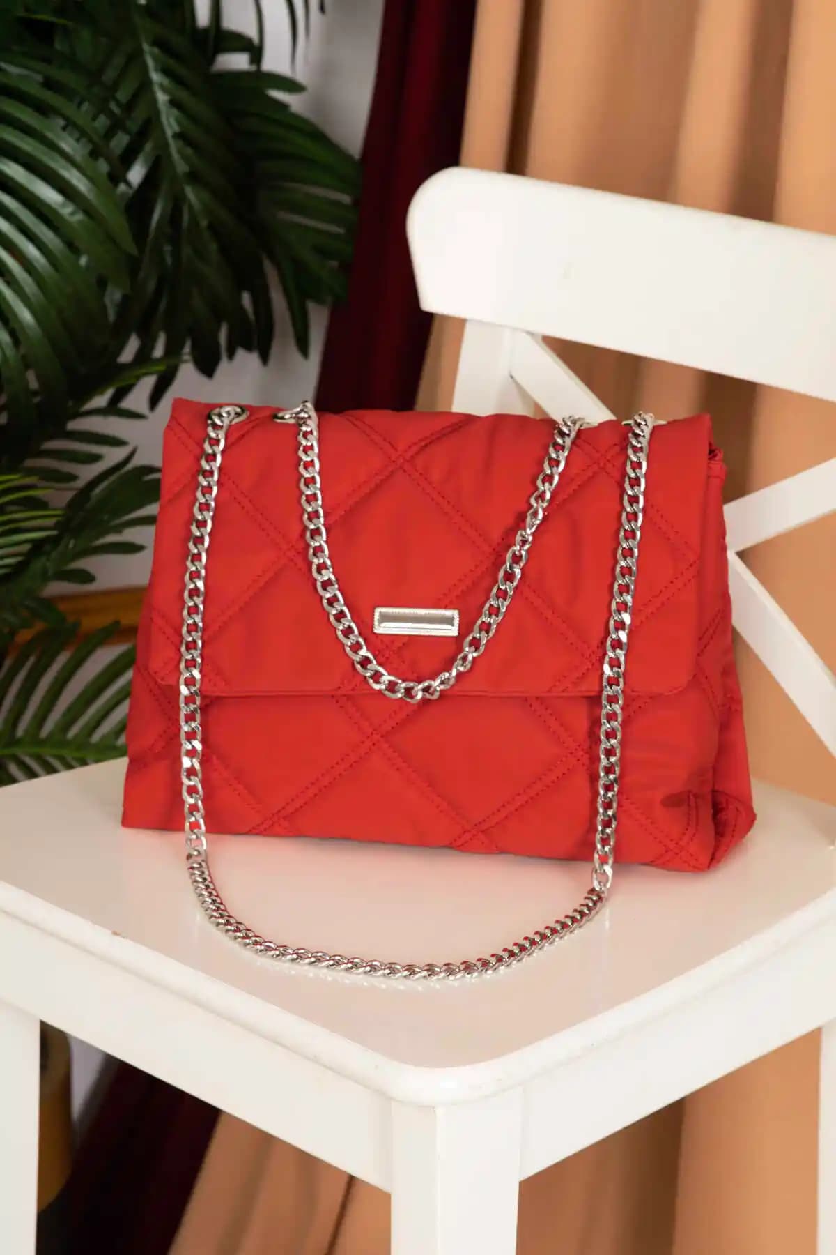 Zincirli Converse Modelleri: Modern Tasarım ve Şık Kombinasyon İpuçları