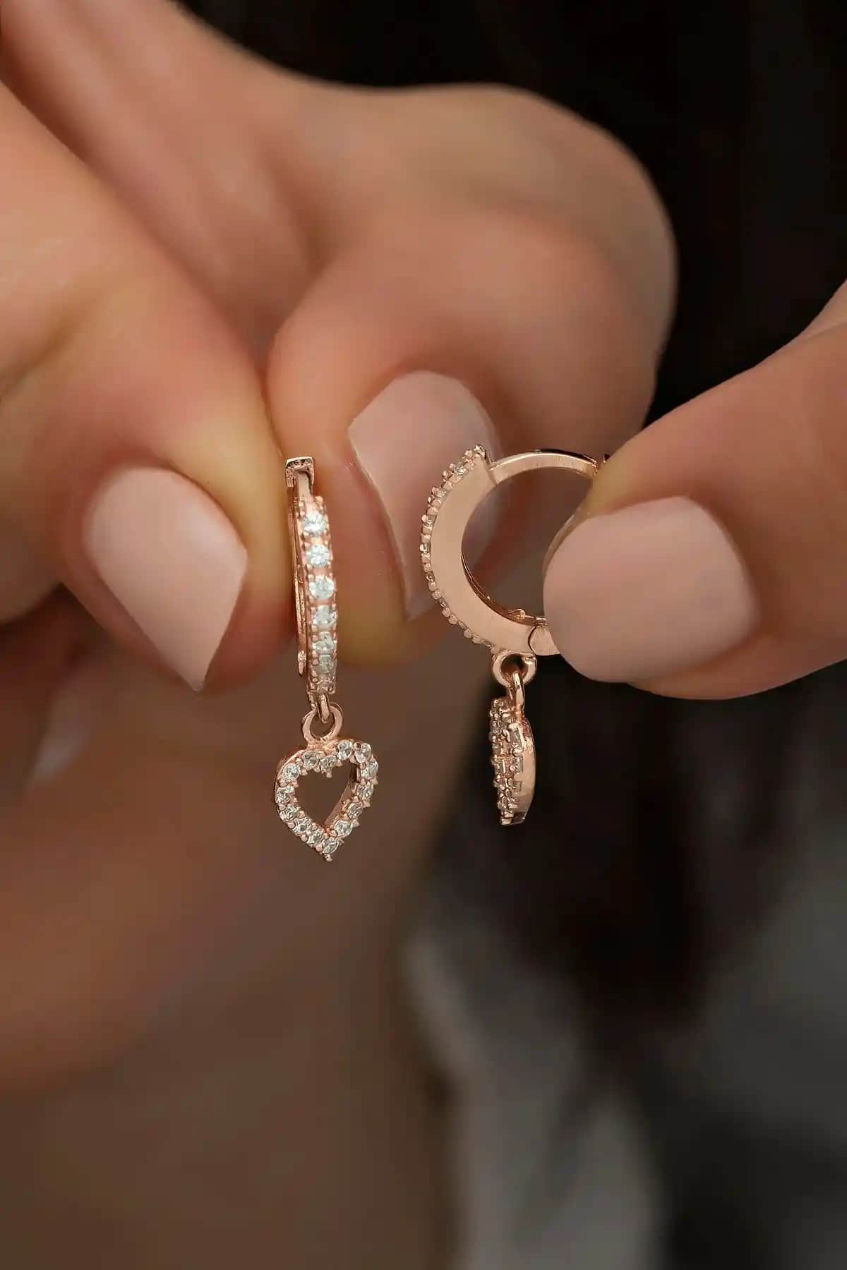 925 Ayar Gümüş Rose Kalp Küpe ve Pembe Kaplamalı Zirkon Taşlı Takı