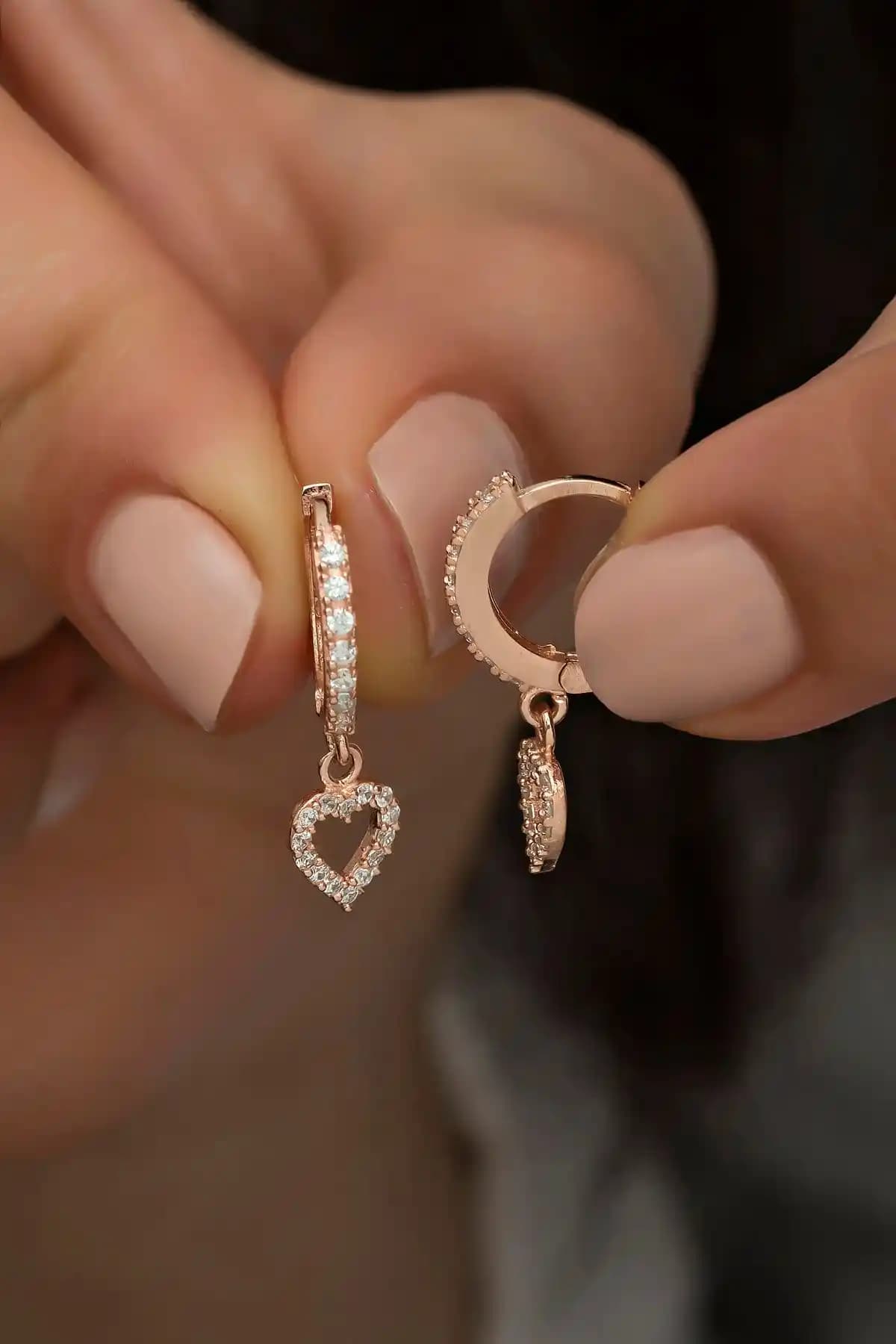 925 Ayar Gümüş Rose Kalp Küpe ve Pembe Kaplamalı Zirkon Taşlı Takı