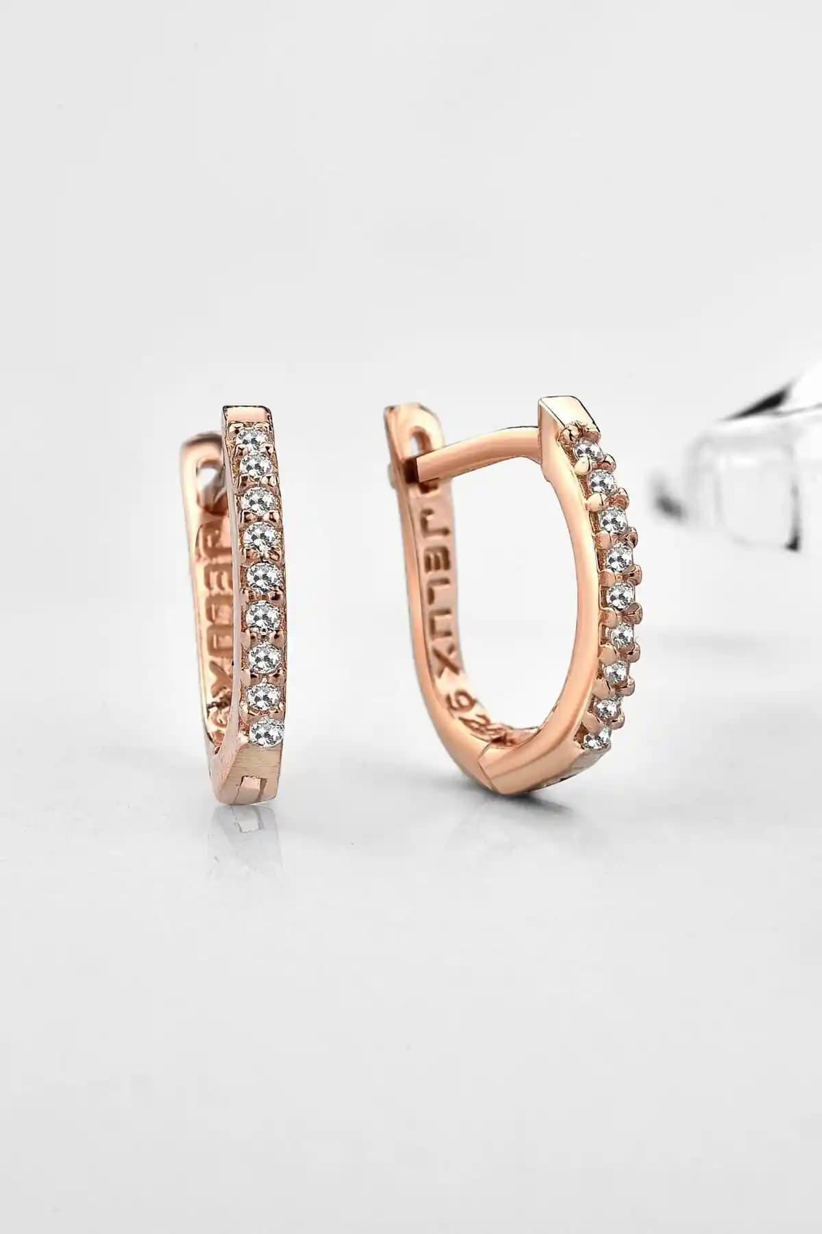 925 Ayar Gümüş Zirkon Taşlı Küpe Karşılaştırması ve Seçim Rehberi