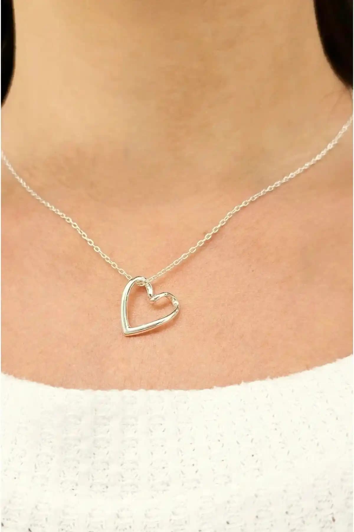 AAcc. Baklama Motifli Çelik Zincir ve Metalik Kalpli Paslanmaz Çelik Kolye Karşılaştırması